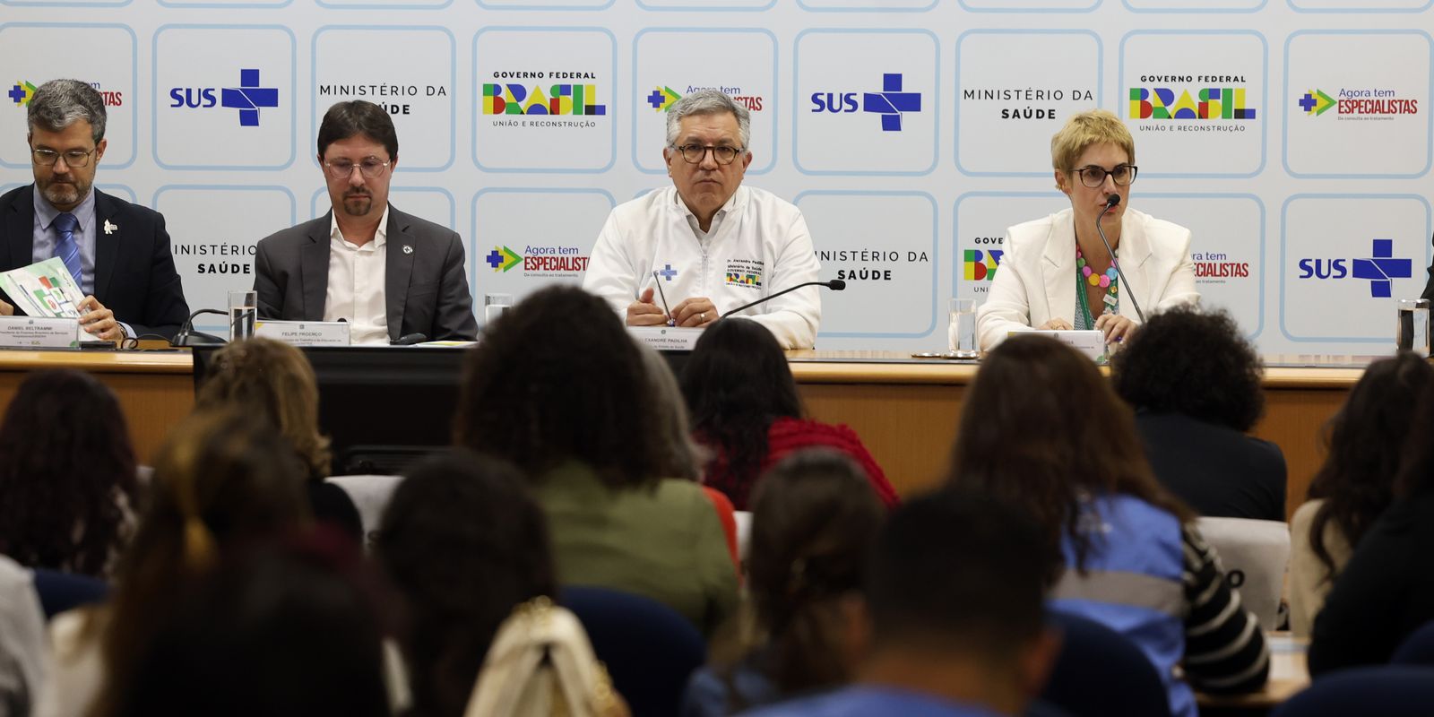 Agora Tem Especialistas lança edital nesta quinta com 1.778 vagas