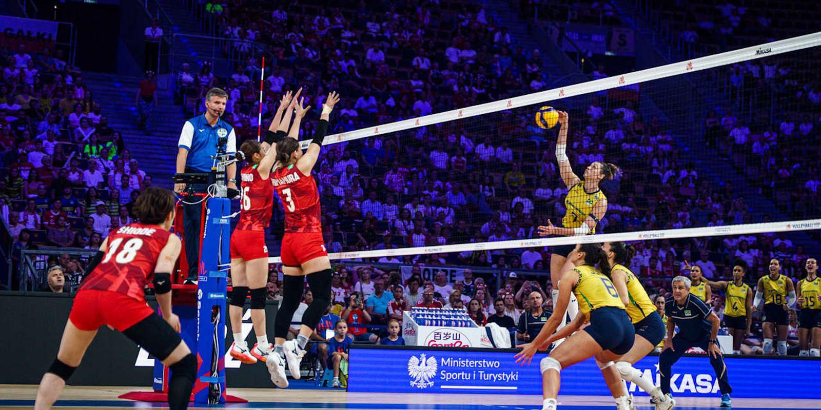 Brasil vira sobre o Japão e alcança final da Liga das Nações de vôlei