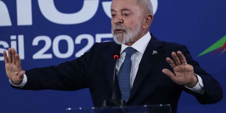 Lula diz que Brics seguirá discutindo alternativas ao dólar