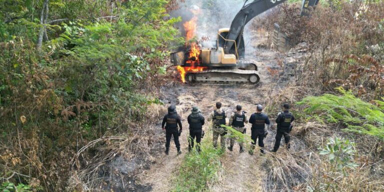 Operação já destruiu 16 dragas e 8 embarcações de garimpo ilegal no AM