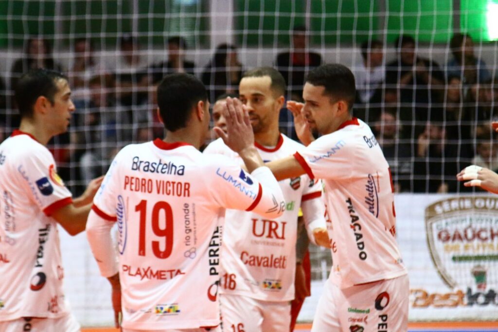 Atlântico Futsal vence Riograndense por 8 a 3 em partida inédita disputada em Aratiba pelo Gauchão Série Ouro 2025 e Atlântico assume a liderança