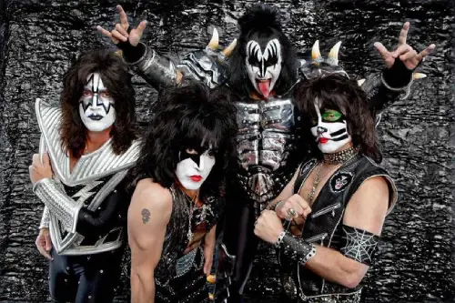 Imagem do episódio Capítulo Rock da Viamix Rádio Web celebrando os 45 anos dos dois primeiros discos da banda Kiss