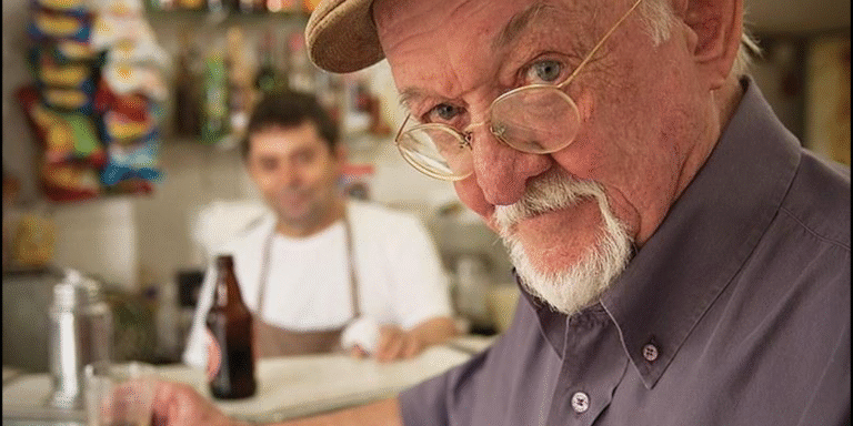 Despedida de Jaguar tem velório decorado com criações do cartunista