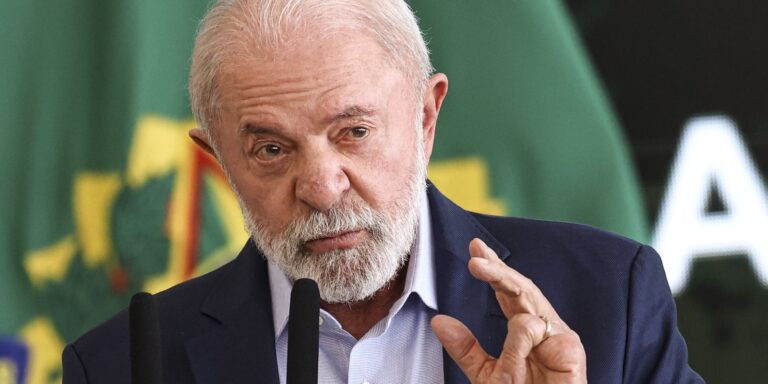 Lula finaliza plano aos setores afetados por tarifaço de Trump