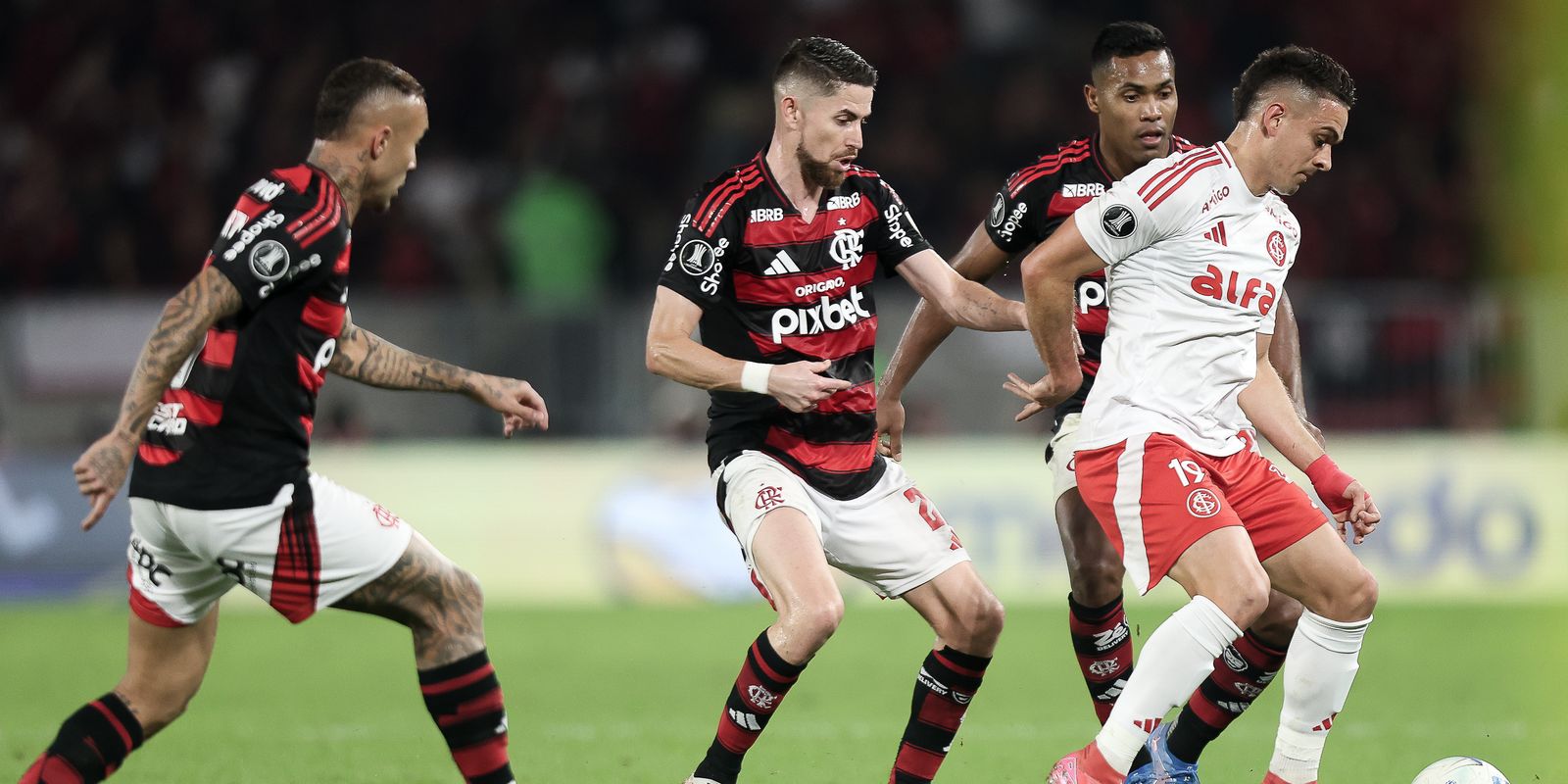 Nacional acompanha duelo final entre Inter e Fla pela Libertadores