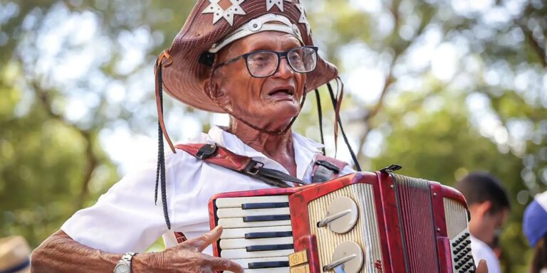 Procissão das Sanfonas homenageia legado de Luiz Gonzaga no Piauí