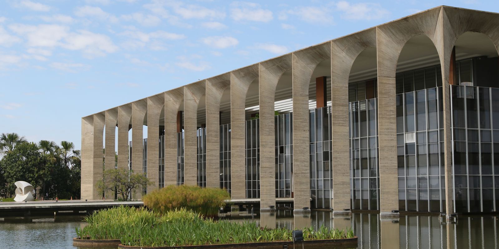 Itamaraty condena ameaça dos EUA de usar "poder militar" contra Brasil