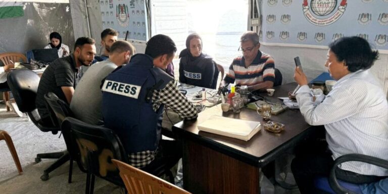 Tenda de jornalistas palestinos é bombardeada após reunião com Fenaj