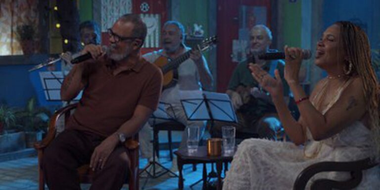 Teresa Cristina recebe Marquinho China no programa Samba na Gamboa