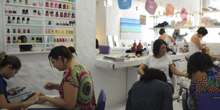 Anvisa proíbe duas substâncias utilizadas em unhas em gel