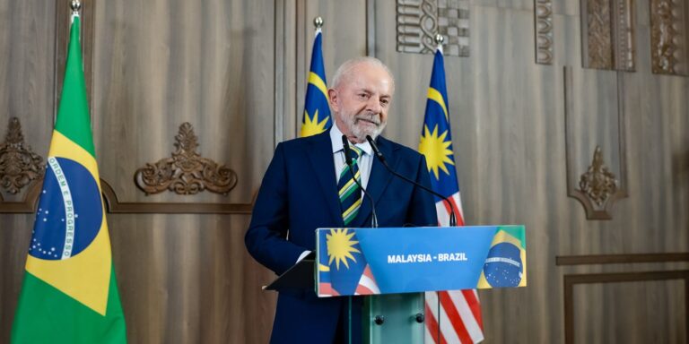 "Ele tem meu telefone e eu tenho o dele", diz Lula sobre Trump