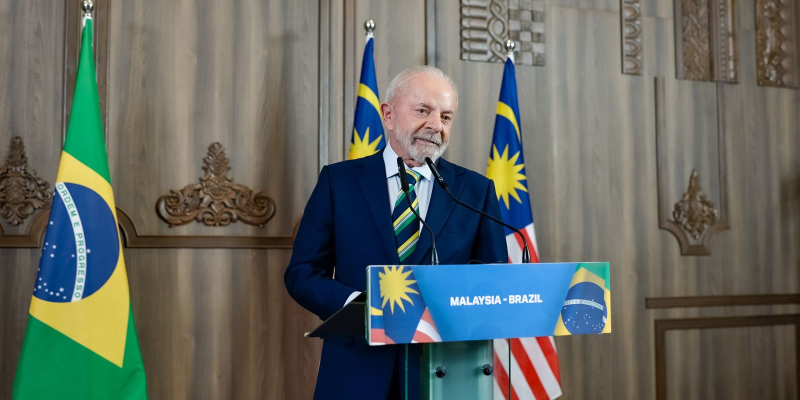 "Ele tem meu telefone e eu tenho o dele", diz Lula sobre Trump