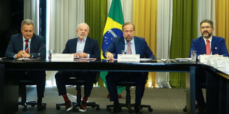 Lula instala conselho para tratar de minerais críticos e terras raras