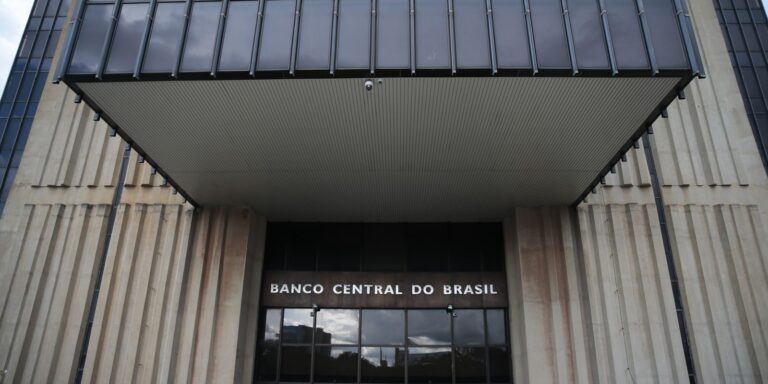 Mercado financeiro reduz para 4,72% previsão de inflação em 2025