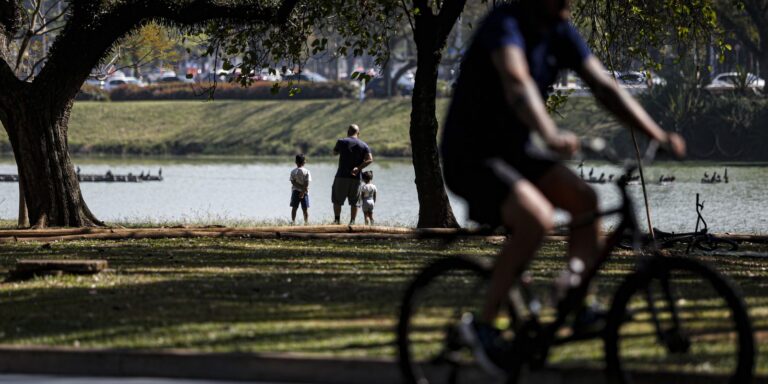 Pesquisas revelam preocupação com crianças em extremos climáticos