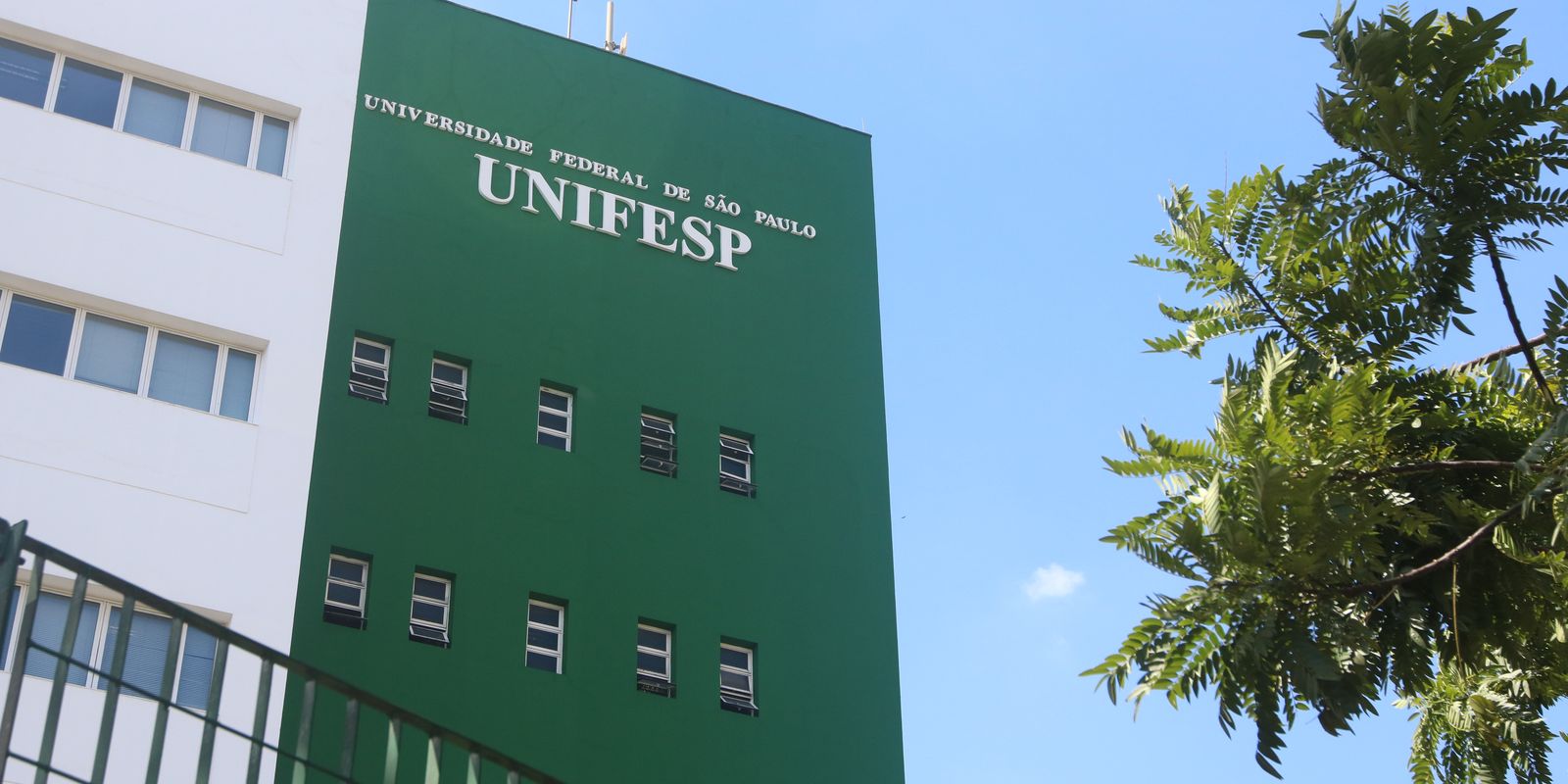 Polícia Federal faz operação em Santos contra ameaças à Unifesp