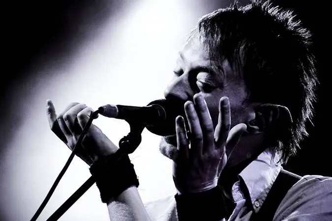 Radiohead completa 40 anos de carreira com trajetória marcada por inovação e experimentação