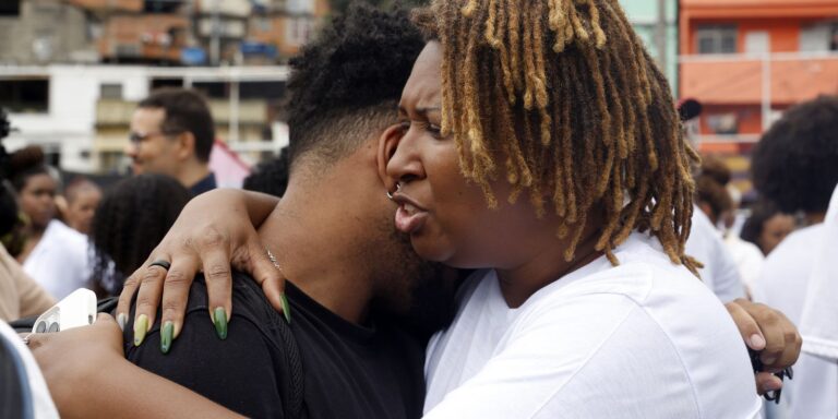 Sob facções e operações, população de favelas vive traumas e adoece