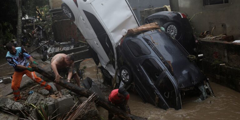 Encontrado corpo de idoso desaparecido em enxurrada em Petrópolis