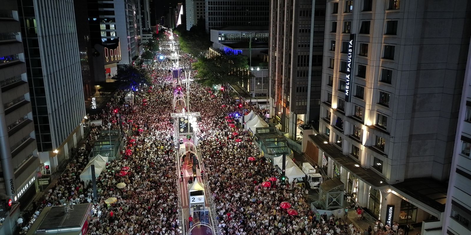 Rréveillon na Avenida Paulista teve música e fogos silenciosos