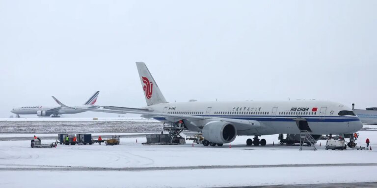 Tempestade Goretti: nevascas cancelam centenas de voos na Europa