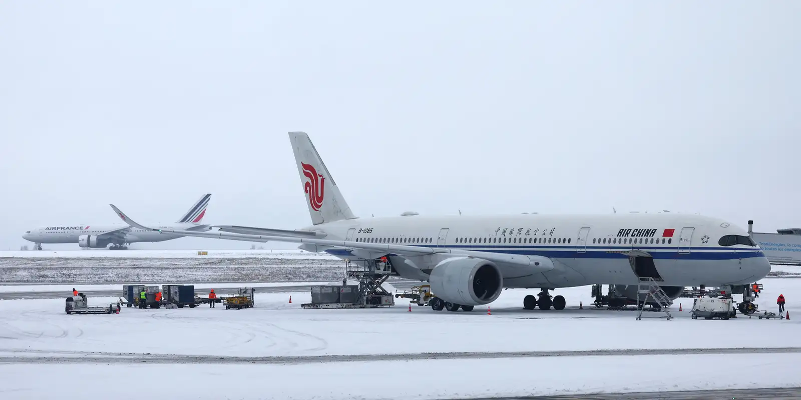 Tempestade Goretti: nevascas cancelam centenas de voos na Europa