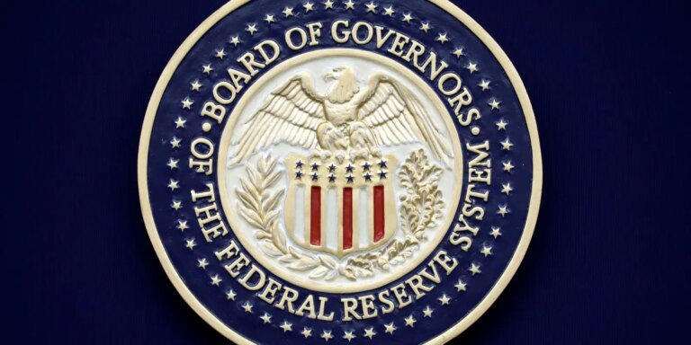 Trump usa acusação criminal como chantagem para reduzir juros, diz FED