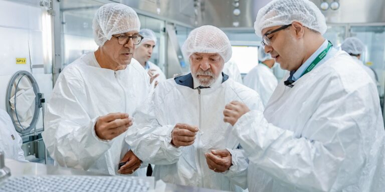 Equipes do SUS começam a receber vacina do Butantan contra a dengue