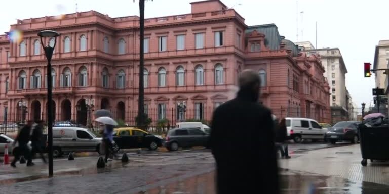 Milei proíbe acesso de jornalistas à Casa Rosada: “ataque à imprensa”