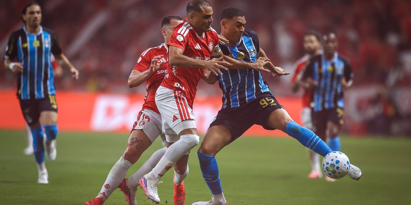 Internacional e Grêmio ficam no zero pelas quartas da Copa do Brasil