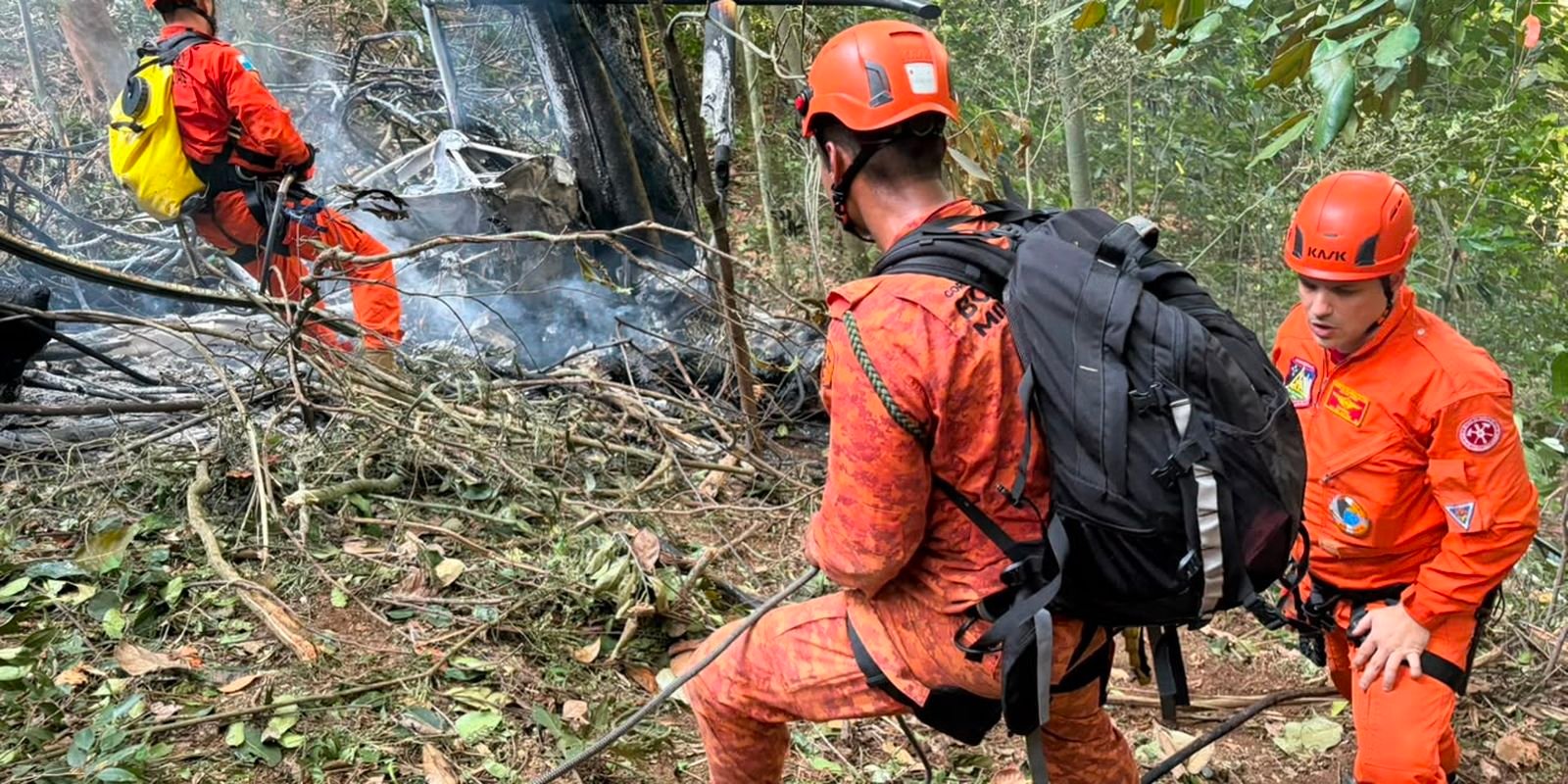 Quatro pessoas morrem em queda de helicóptero no Rio de Janeiro