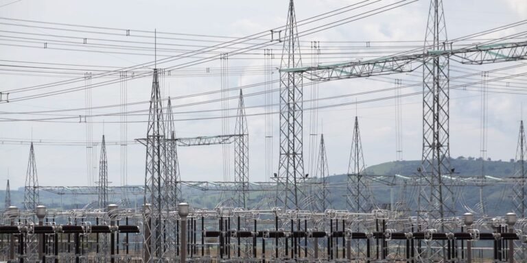 Aneel prevê três leilões de transmissão de energia em 2027