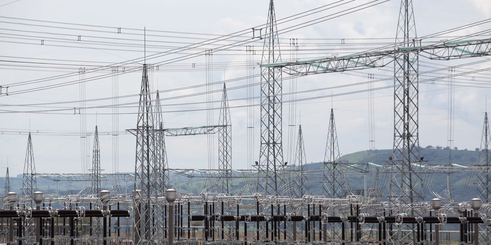 Aneel prevê três leilões de transmissão de energia em 2027