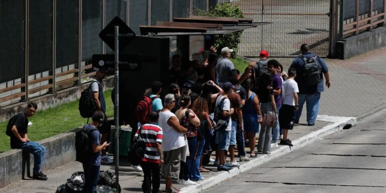 Motoristas de ônibus fazem paralisação na zona sul de São Paulo