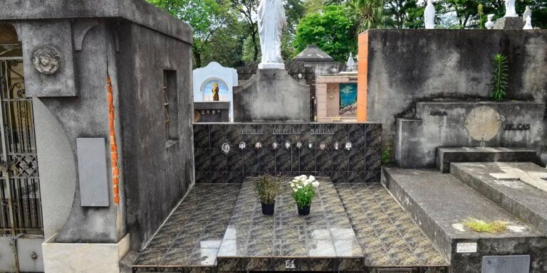 Polícia de SP investiga venda de dados de mortos a funerárias